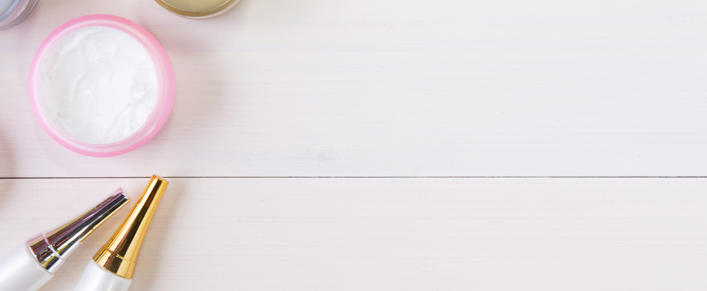 桌上美學(xué)與護(hù)膚哲學(xué) 從日常妝臺(tái)到健康概念的視覺(jué)之旅